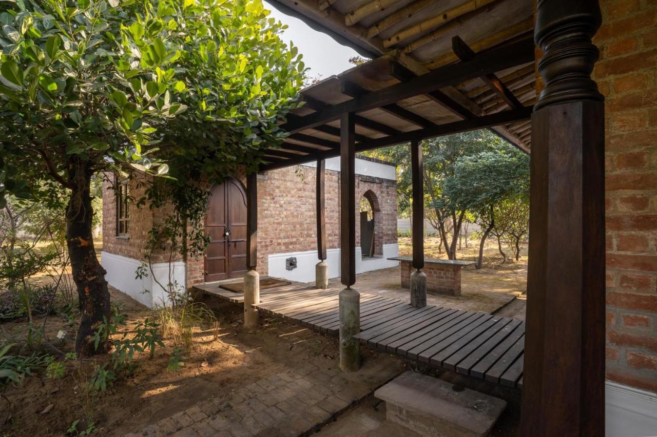 Lohonostays Bamboo House Sadhrana Bagh Гургаон Екстериор снимка