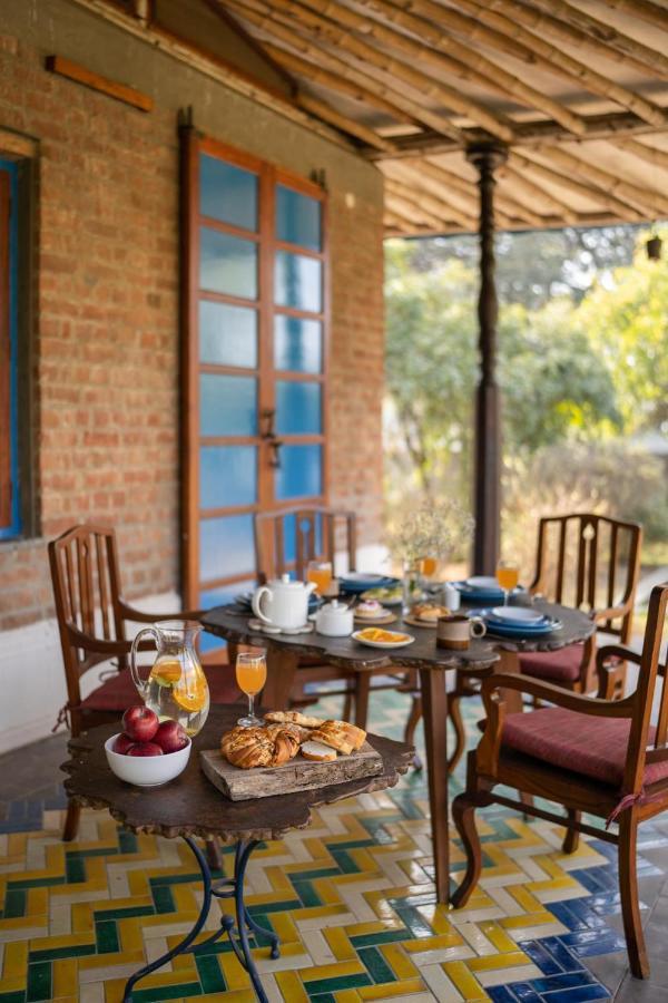 Lohonostays Bamboo House Sadhrana Bagh Гургаон Екстериор снимка